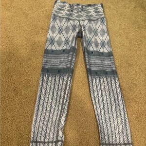 Niyama Sol Blue Patterned Capri Leggings